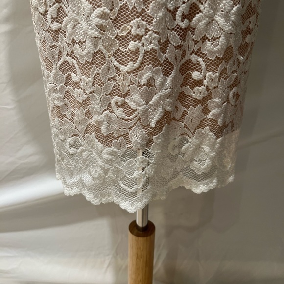 White Lace ABS Allen Schwartz Dress. Pre-owned. Size small - Picture 4 of 7